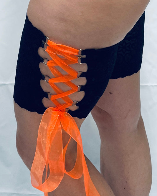 Laced carters with silicone straps inside