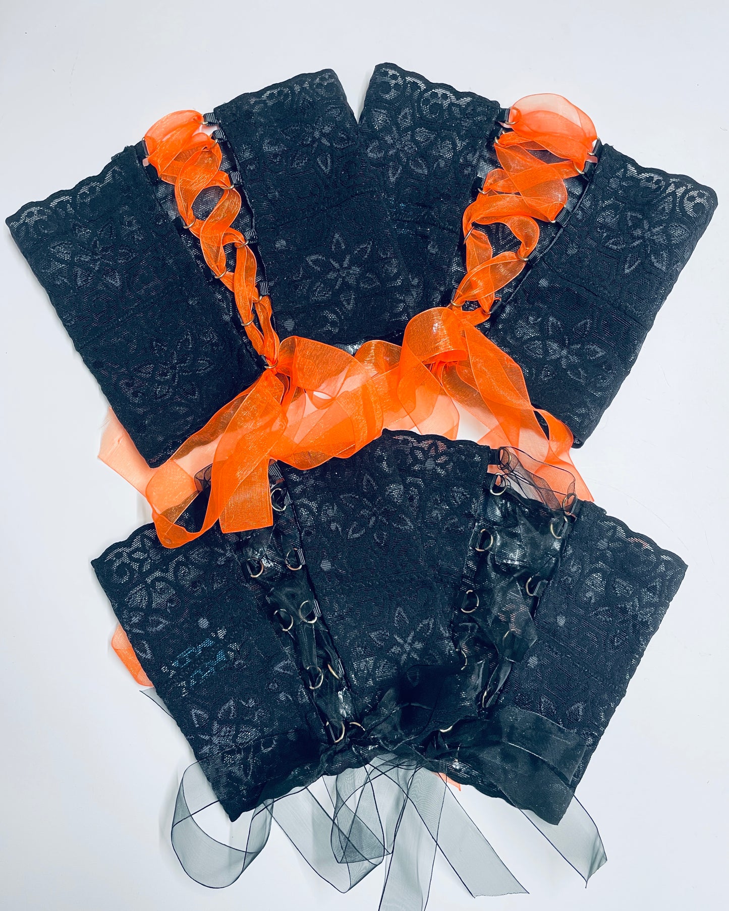 Laced carters with silicone straps inside