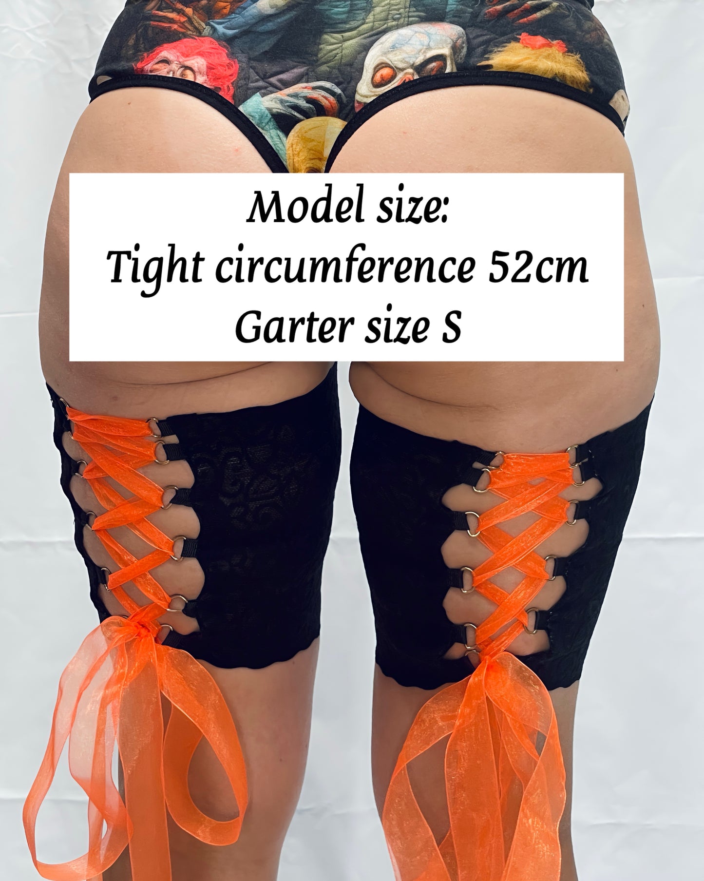 Laced carters with silicone straps inside